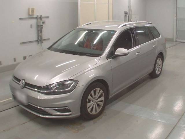 10012 VOLKSWAGEN GOLF VARIANT AUCJZ 2017 г. (CAA Tokyo)